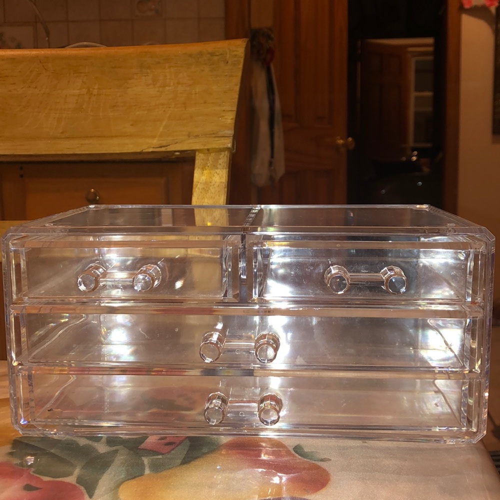 Makeup organizer